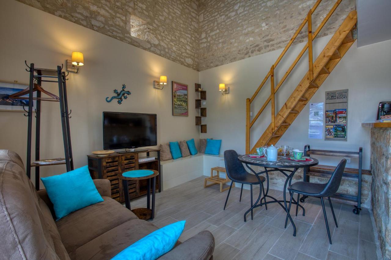 Domaine Des Pierres Blanches - Gite La Salamandre Villa Carlux Ngoại thất bức ảnh
